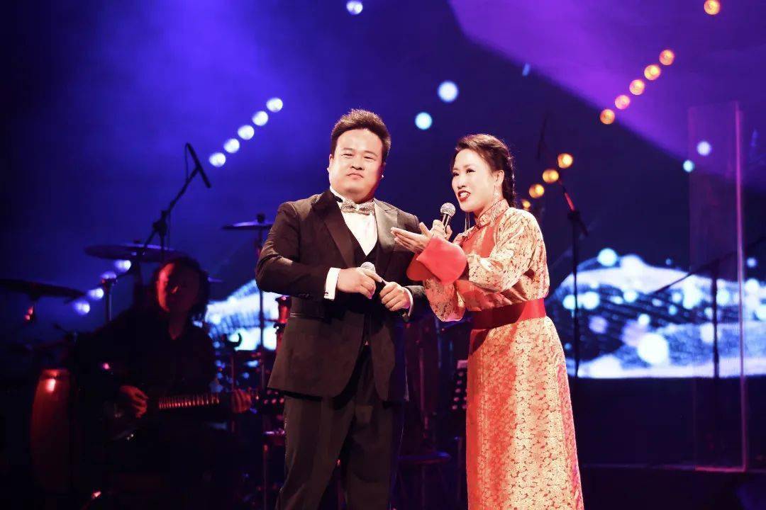 演唱会上,呼斯楞,傲日其愣,娜日莎,图雅娜莎,孟根花,阿都沁组合,a