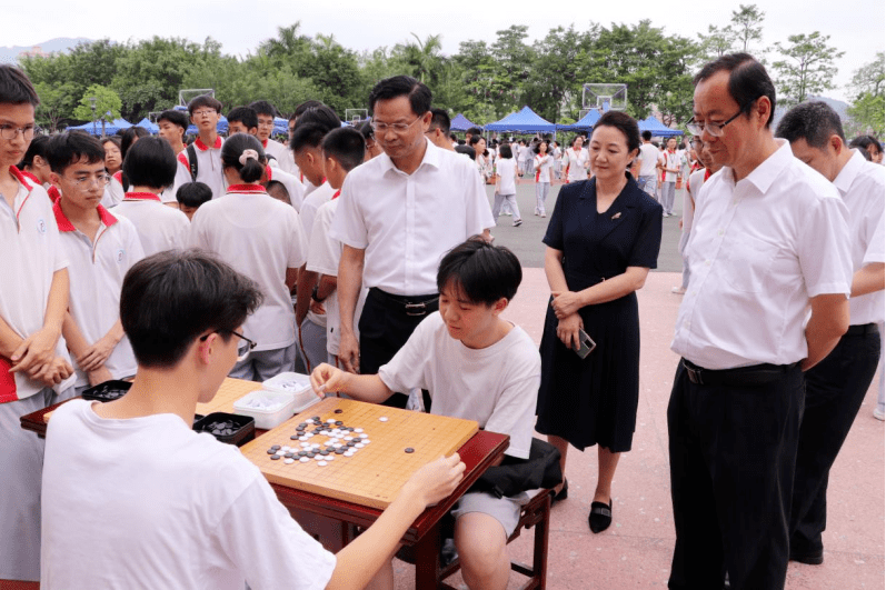 邓发中学图片