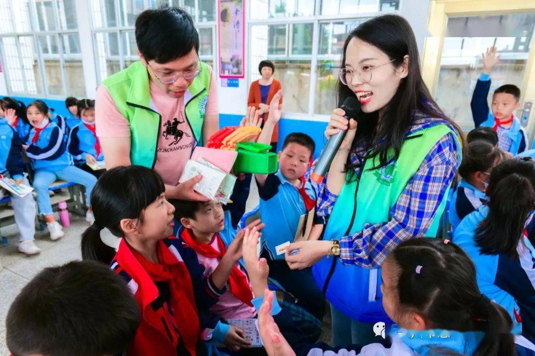 争做垃分少年——垃圾分类进国专第三小学宣传活动_南安市