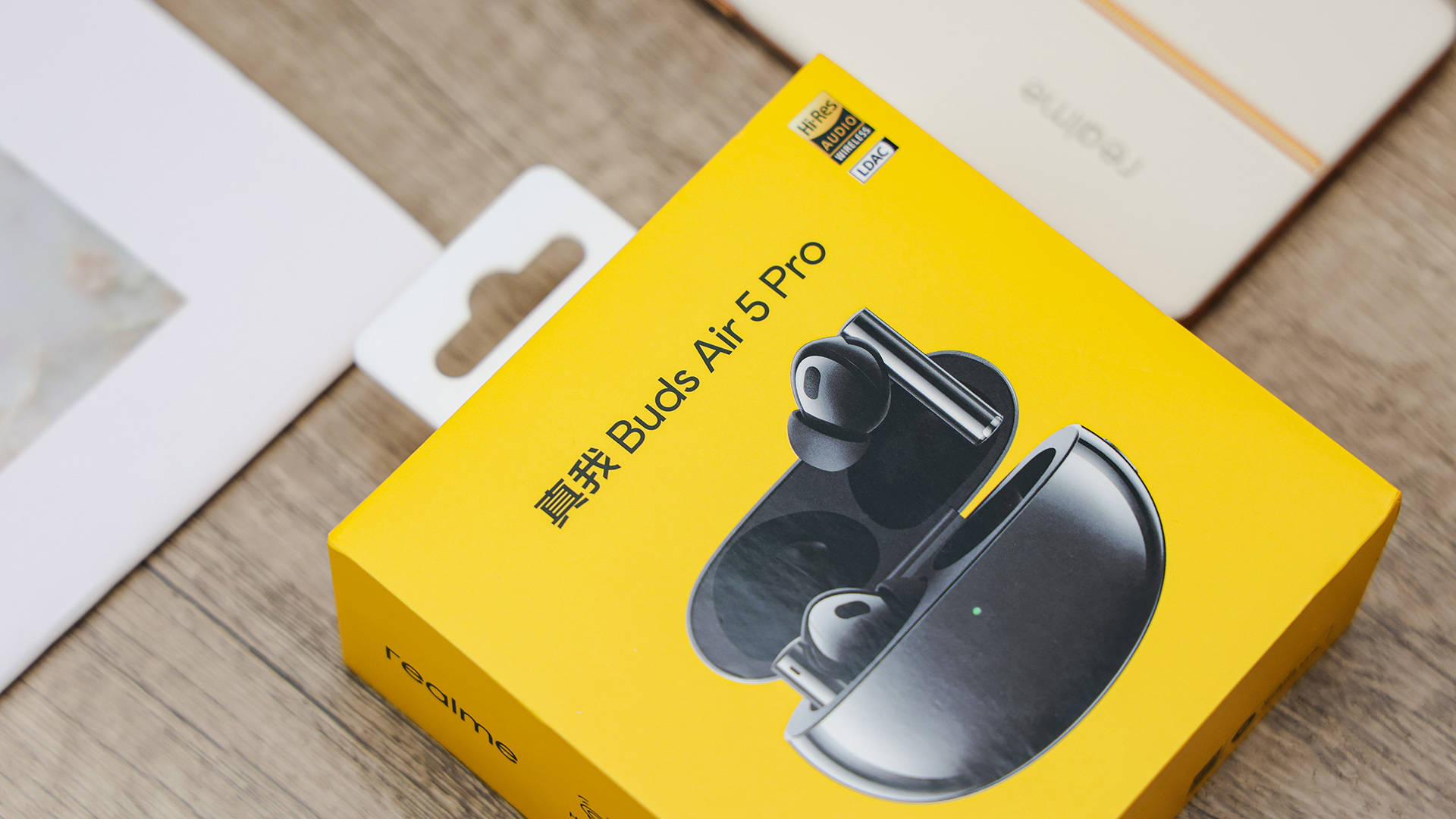 50db超强降噪 耳机也越级!真我buds air5 pro图赏