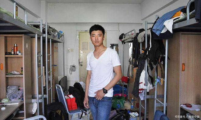 同寝室两男生公开谈恋爱,引发室友表白墙吐槽:宿舍搞过分了吧!