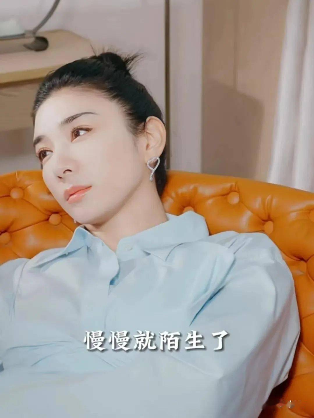 演员黄奕一切结束,深夜流泪发文表示不会再有感情,永远不再嫁人_事情