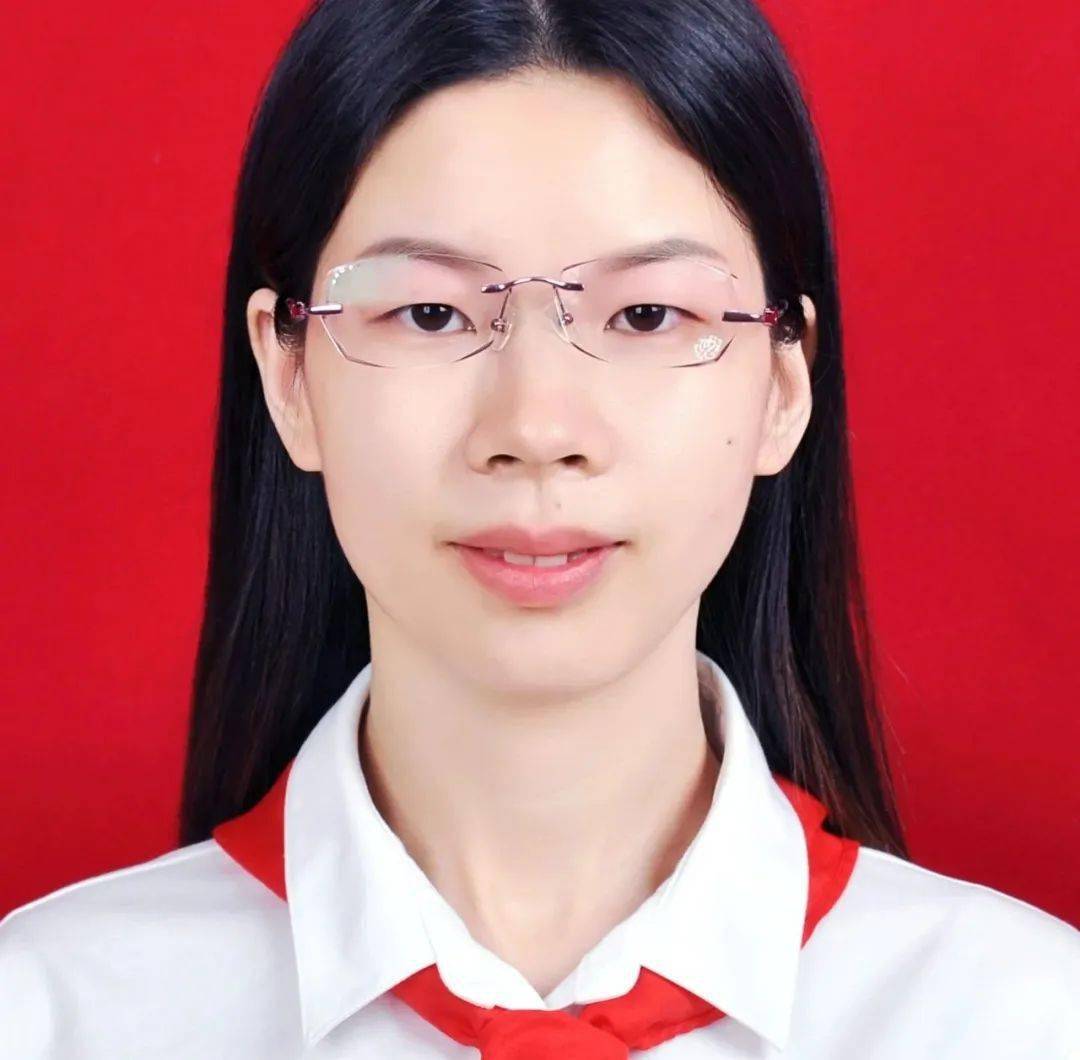 勤勤恳恳,兢兢业业,热爱学生,团结同事,在平凡的岗位上做出了不平凡