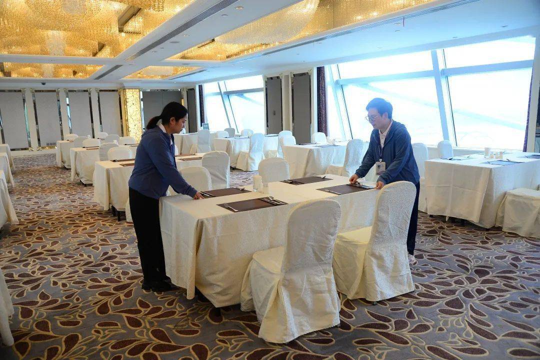 富春江励骏酒店作为技术官员接待饭店,则从安保,交通,餐饮,住宿等细节