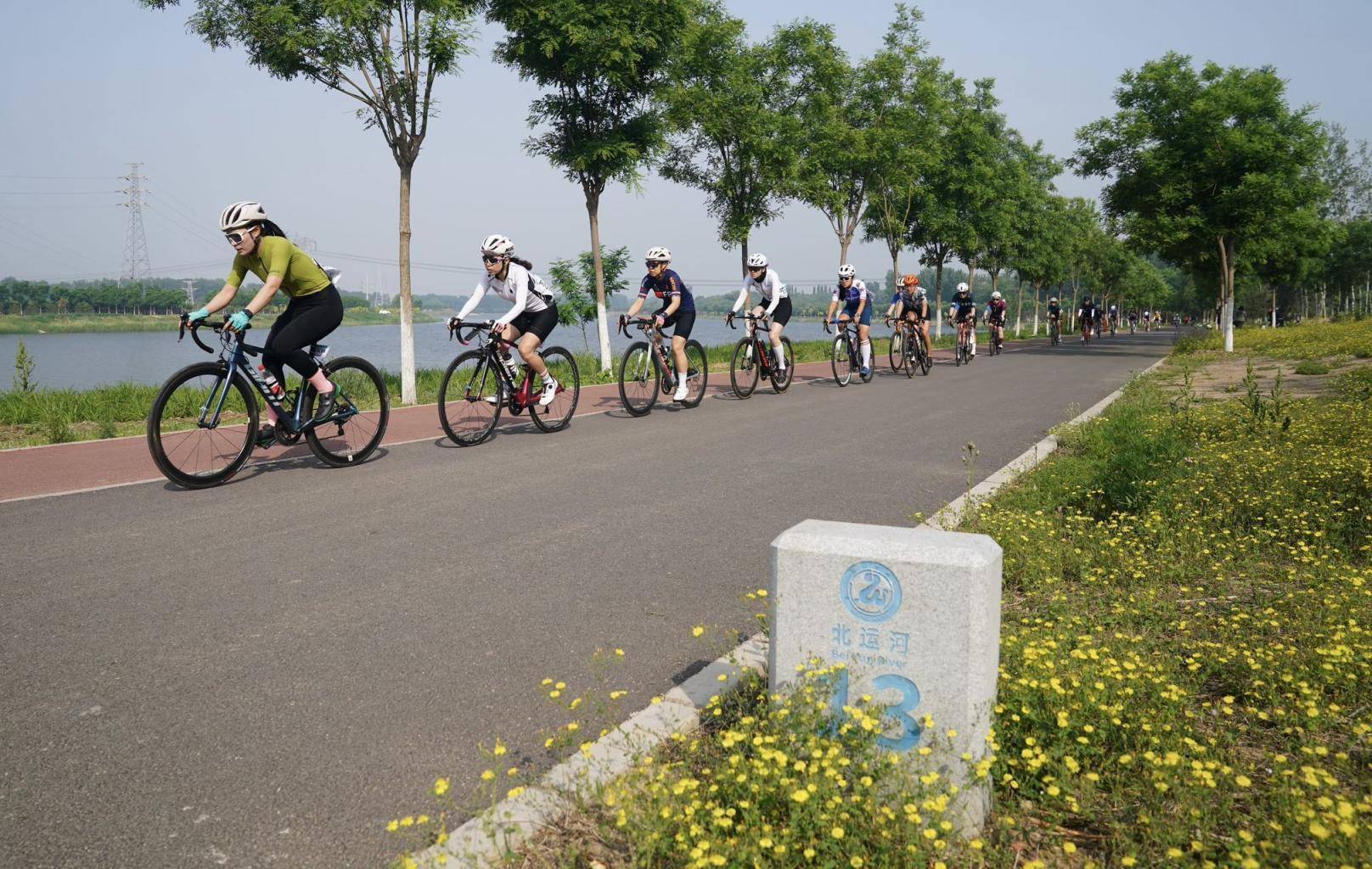 骑im电竞平台游大运河！2023年北京自行车联赛通州站今天开赛(图2)