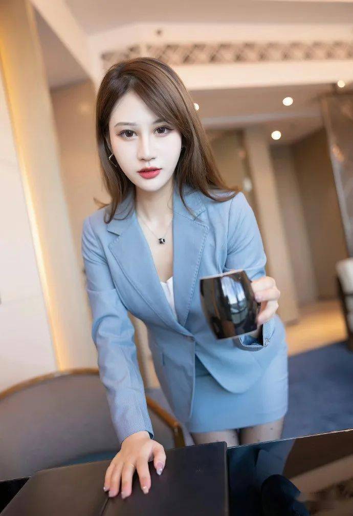 美图|这是谁家的秘书,认领一下_广告_小号_合作
