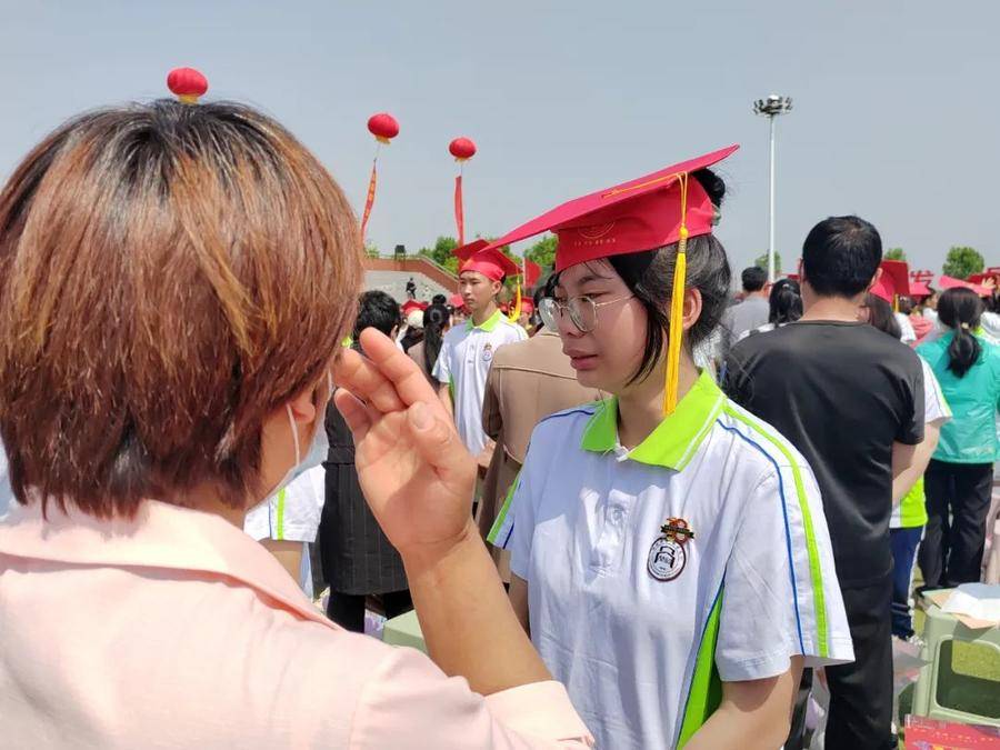 济阳闻韶中学第三届十八岁成人礼仪式隆重举行_青春_梦想_祝福