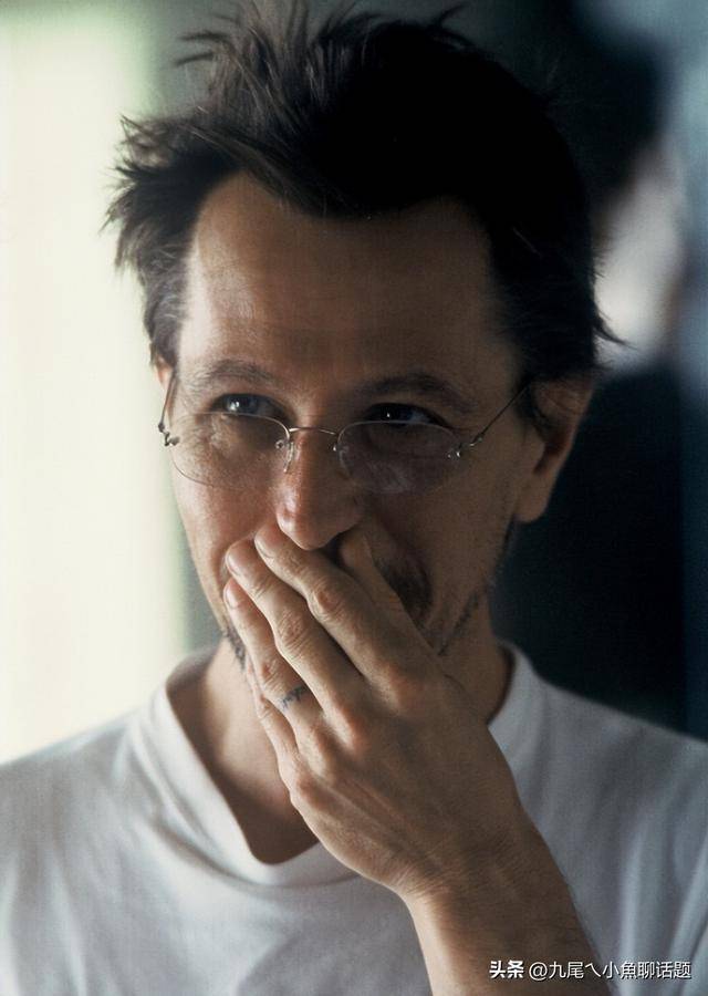 "千面影帝"加里·奥德曼,最经典《这个杀手不太冷》癫狂变态_丘吉尔