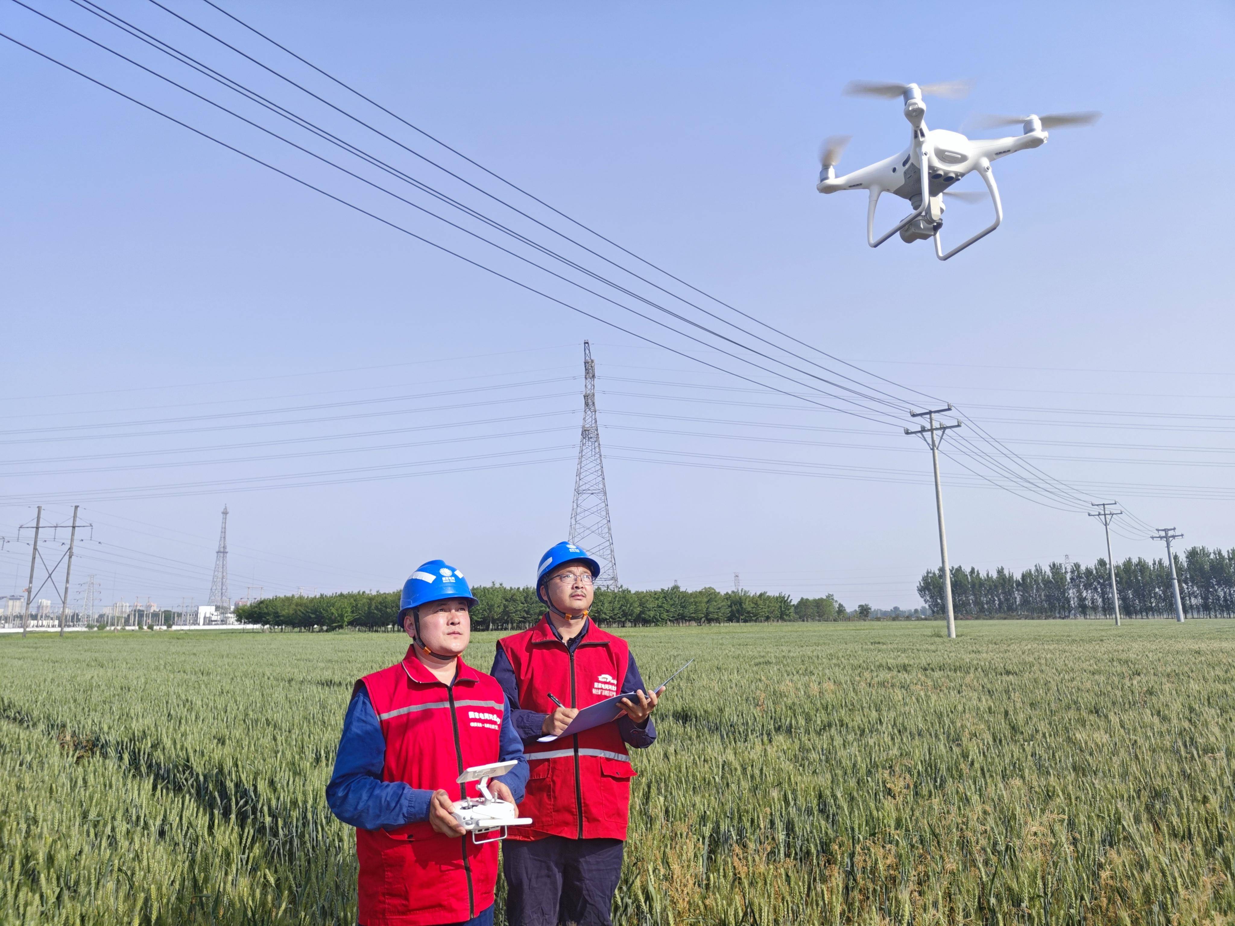 国网高碑店市供电公司提高电网巡视力度和频率,利用无人机,红外测温