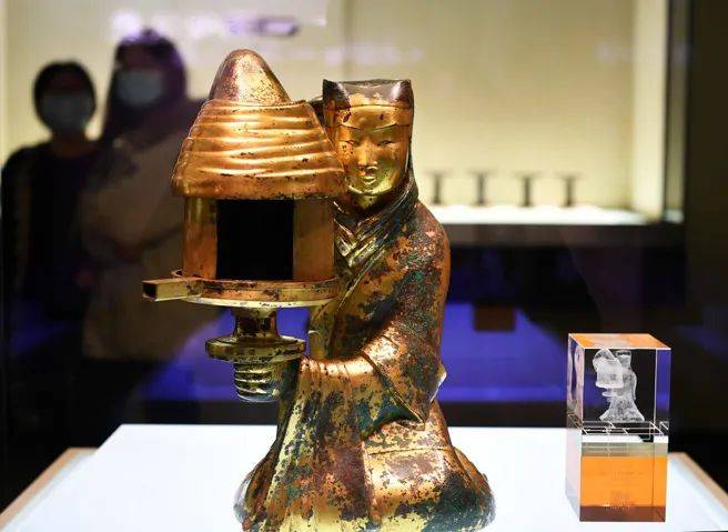 西汉“长信宫灯”不只能照明，背后隐含政治用意_搜狐网