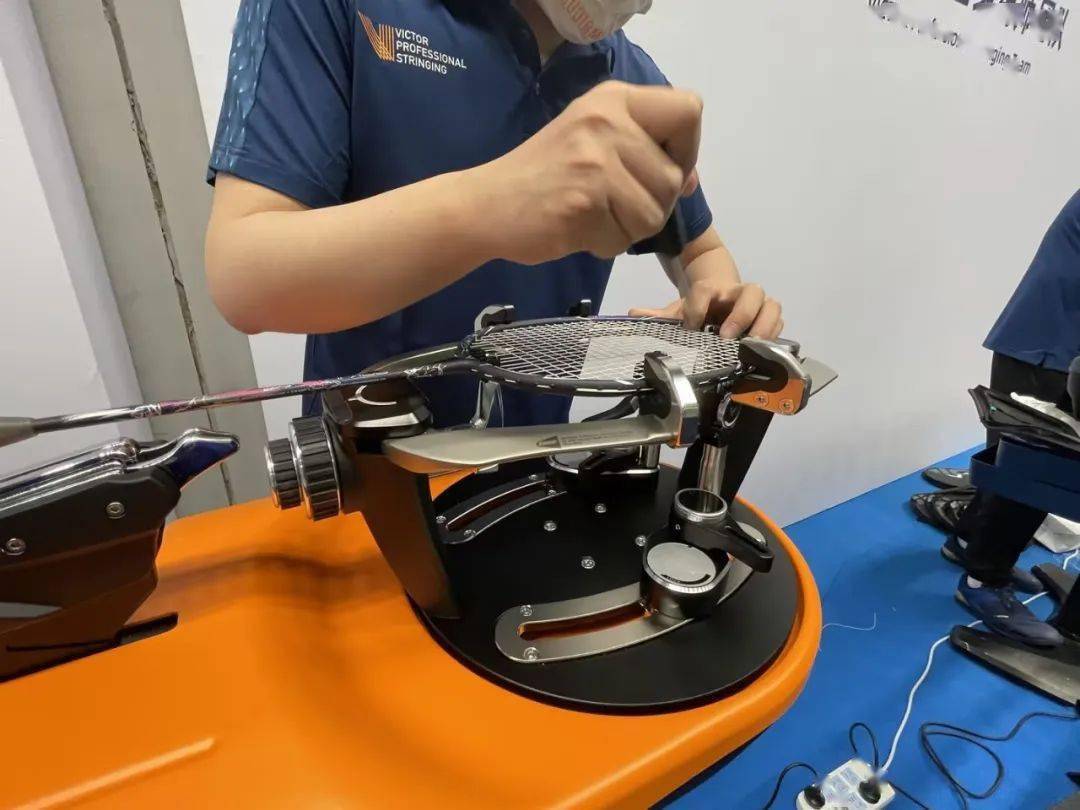 燃动苏杯 胜利同行丨vps专业穿线师团队:对每支球拍负责到底_服务