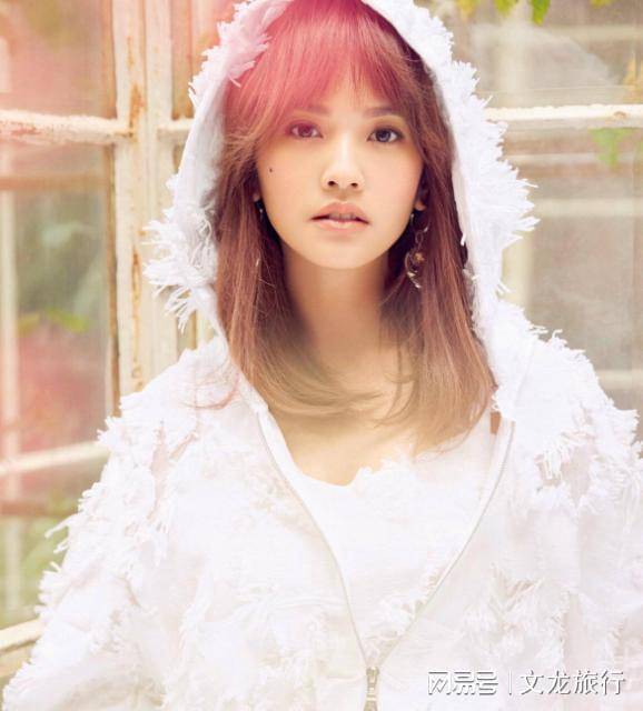 面对大家的疑问,杨丞琳也大方的把自己的保养方式分享给到大家,主要是