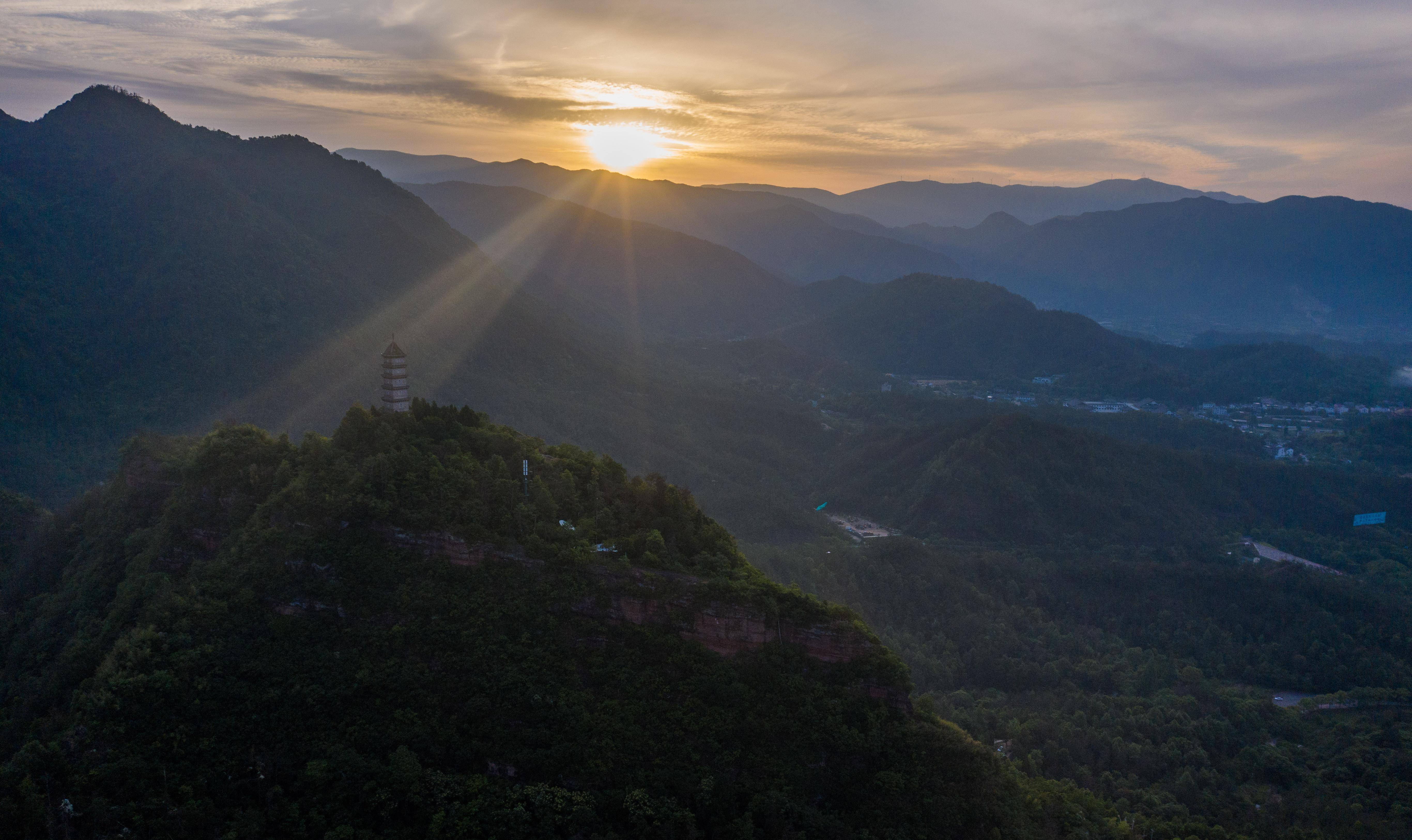 天台山脉图片