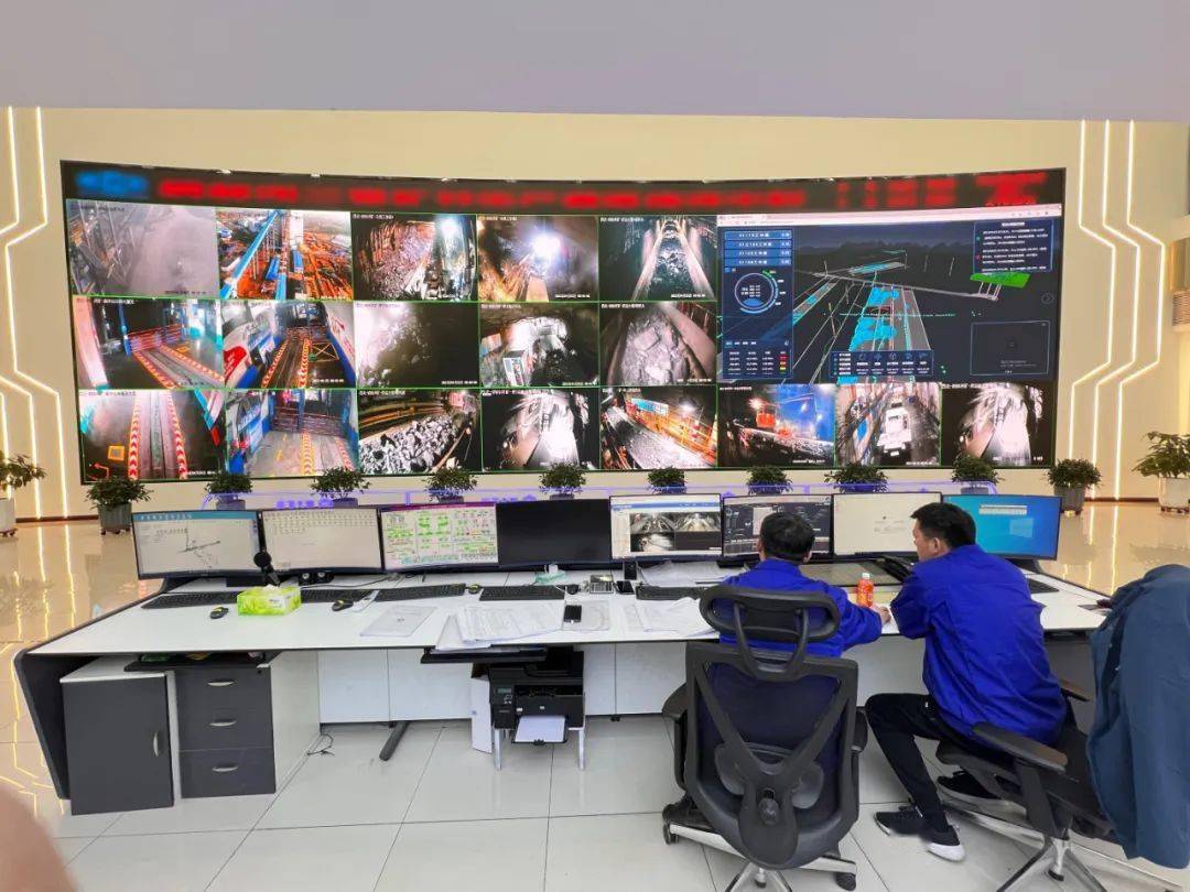 中煤集团某矿业生产指挥调度中心超高清显示大屏采用雷曼cob显示产品