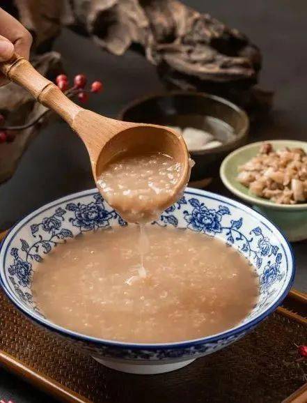 陵口萝卜干是丹阳盛名远扬的土特产品,它咸淡适宜,爽甜脆嫩,醇香扑鼻