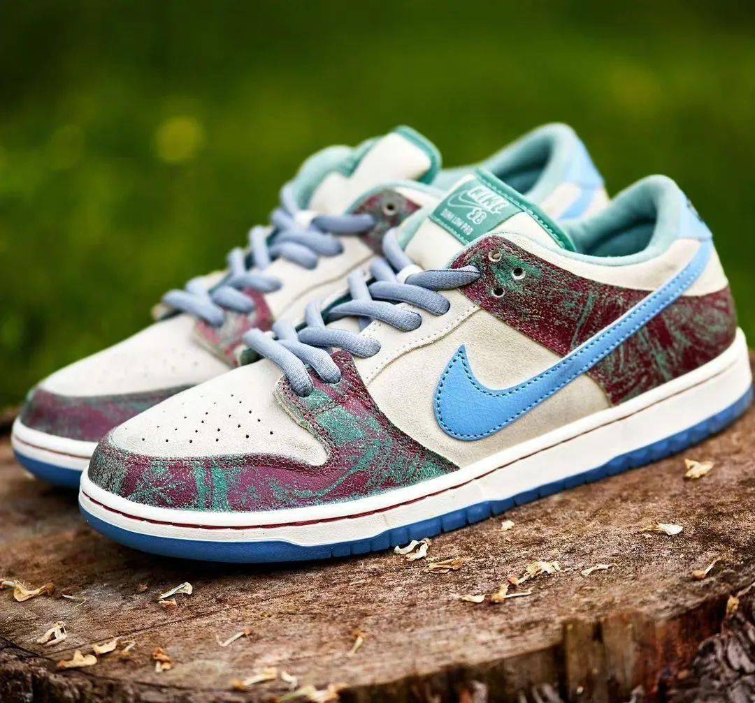 未使用 Crenshaw Skate Club × NIKE DUNK LOW-