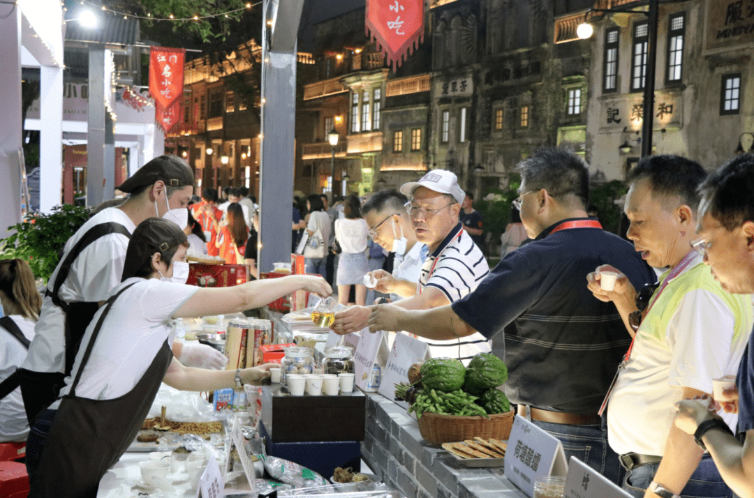 "外海面手工制作技艺传承人陈丽娟表示.