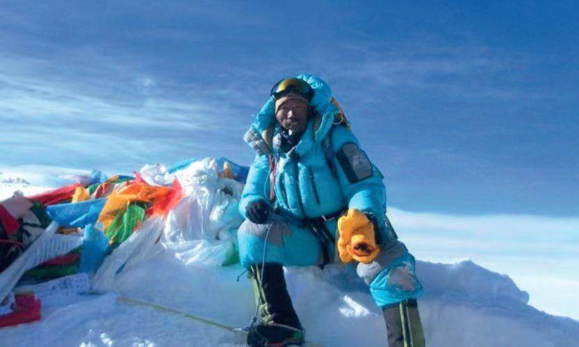 一名中国登山者登顶珠峰时遇难 当地导游：遗体还在山上，该批次其余5名中国人成功登顶开始下撤
