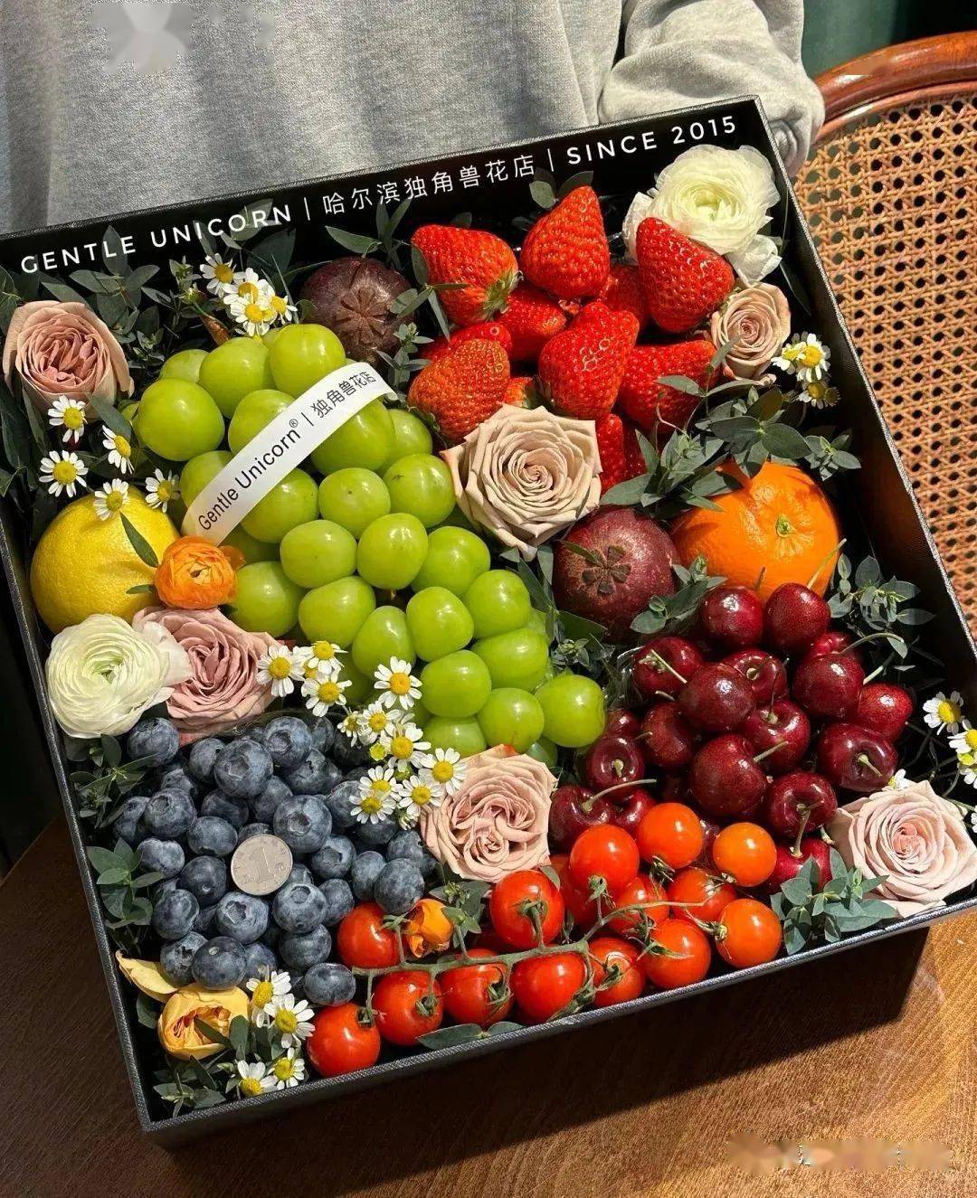 吧 "爱意"我们已经为你准备好了水果花束 甜蜜温馨红酒与鲜花点亮情人