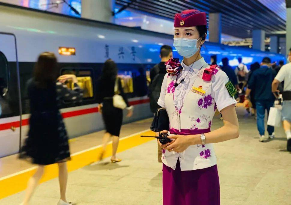 翻出压箱底的美照,"动妹"带你"云"游四海_成都_列车长_次列车