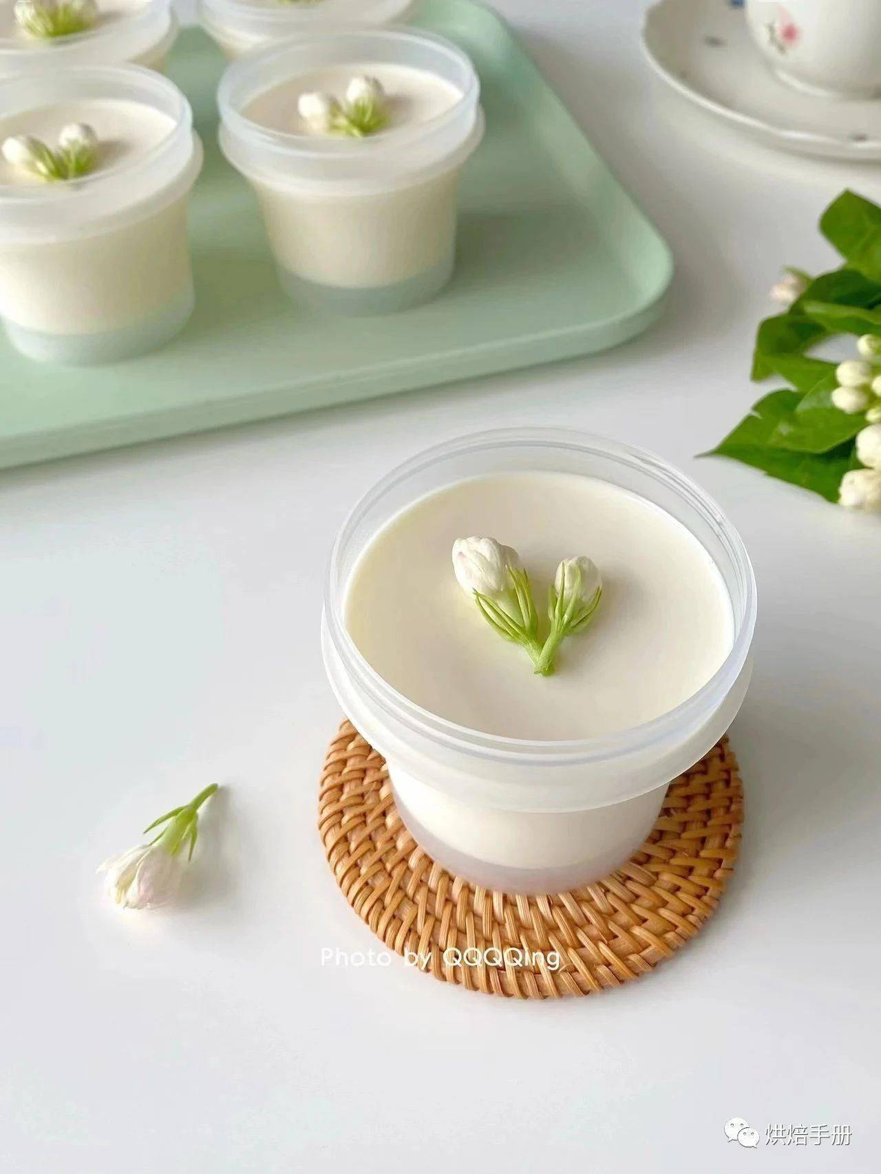 茉莉奶冻 免烤箱甜品,入口即化?_牛奶_@qqqqing_容器