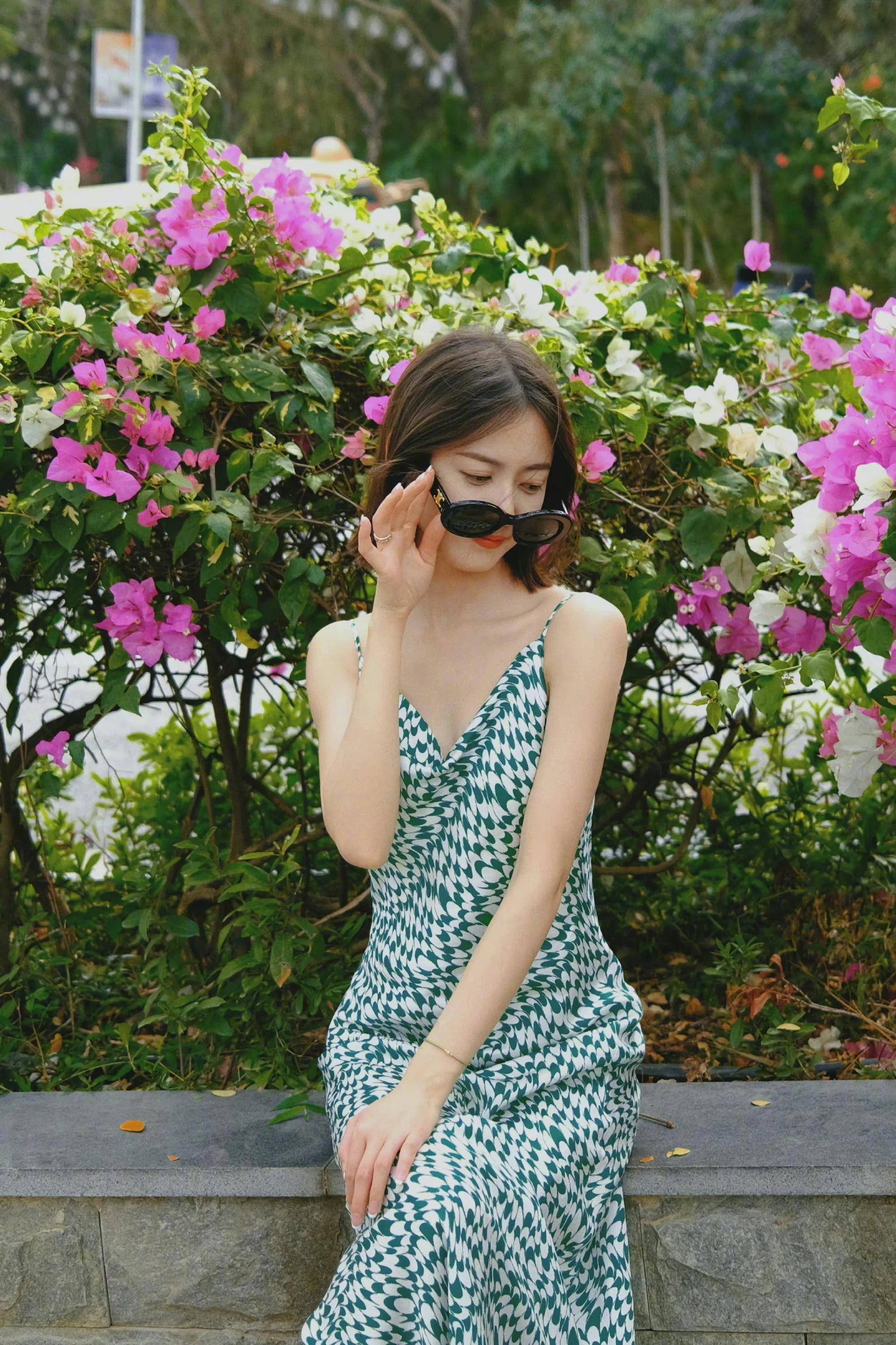 明星陈钰琪时尚合集出水芙蓉婀娜多姿