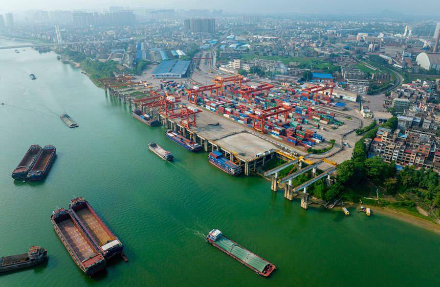 广西贵港码头获评全国三星级"绿色港口"_集装箱_排放_张学