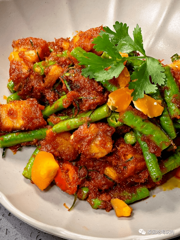 口感:外焦里嫩,口感偏甜推荐指数:五颗星菜名:咖喱豆角排骨口感:肉质