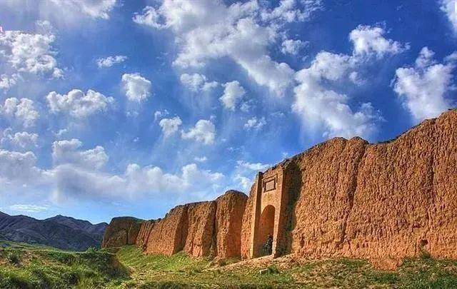 "是长城学者经常说起的话题,天镇有十一个城堡,新平堡镇就占了四个,即