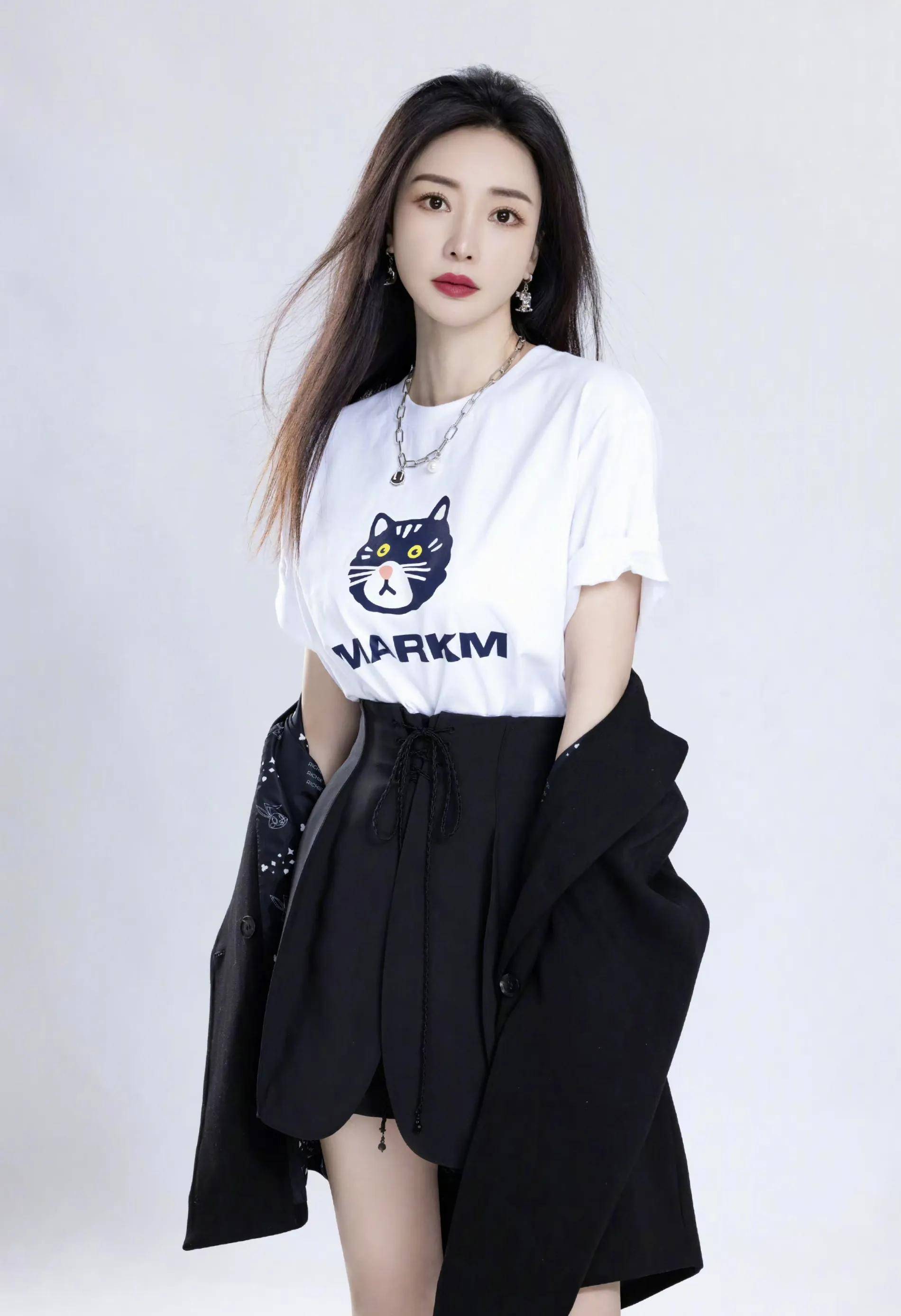 柳岩时尚合集:千娇百媚,风姿绰约