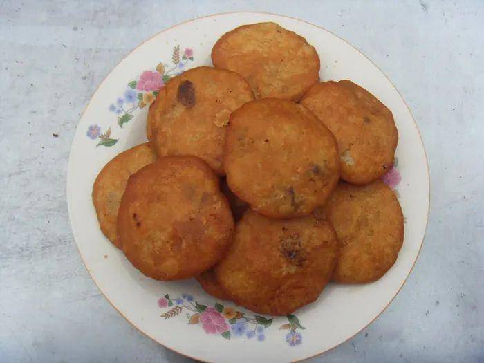 荞面油饦 荞面油饦是张家川特有的风味小吃之一.