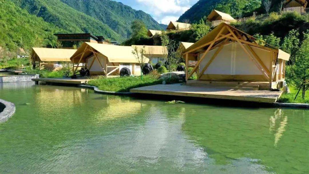 藏于官鹅沟丽水山野间的民宿_喧嚣_晨光_窗帘