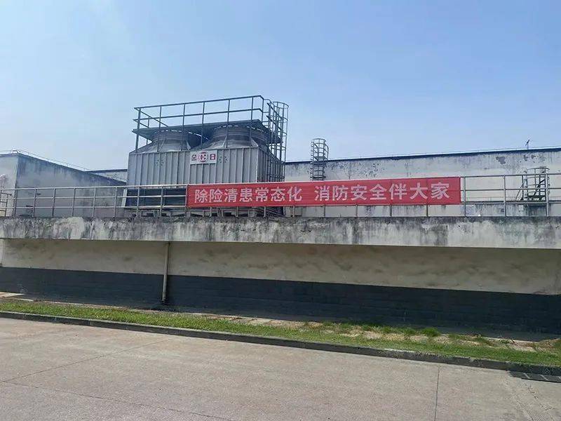 除险清患丨双桥经开区悬挂宣传横幅助推火灾防控"除险清患"专项行动