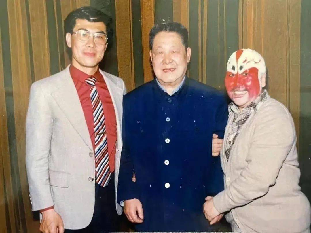 90年"飞虎山"演出后爷俩儿合影何佩森,青云主人,齐啸云90年代杨继增君