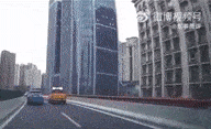 上海高架上惊现“史诗级”斗气车，差点坠桥！