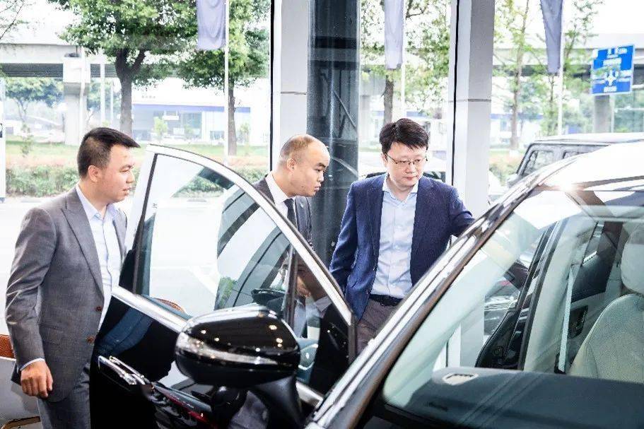 热烈欢迎北京梅赛德斯-奔驰西区总经理林涛先生及各位领导莅临成都