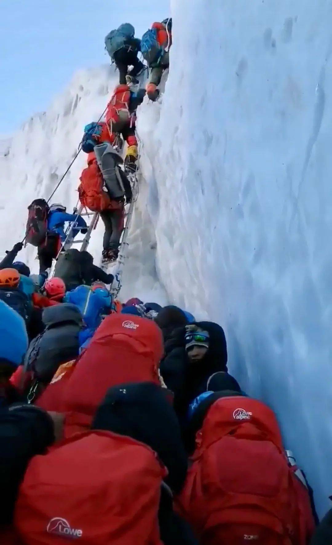 珠峰2023年:攀登和死亡人数皆为历史高度_登山_尼泊尔_夏尔巴