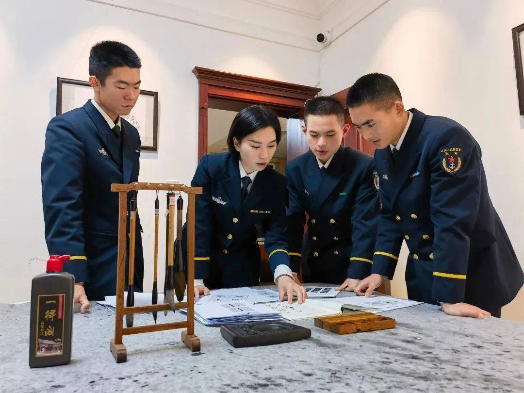 执舰破风浪,携笔写春秋——走进海军大连舰艇学院艺术讲堂_书法_生活