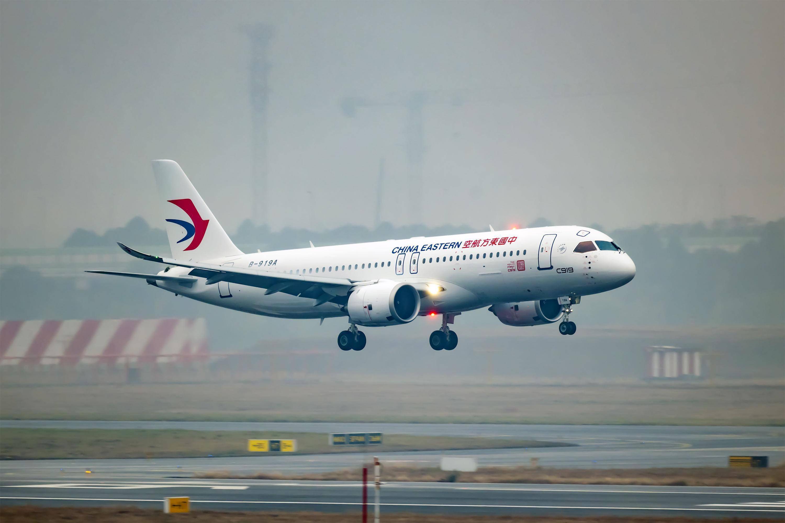 c919将于本周日首次商业飞行_东航_首架_飞机