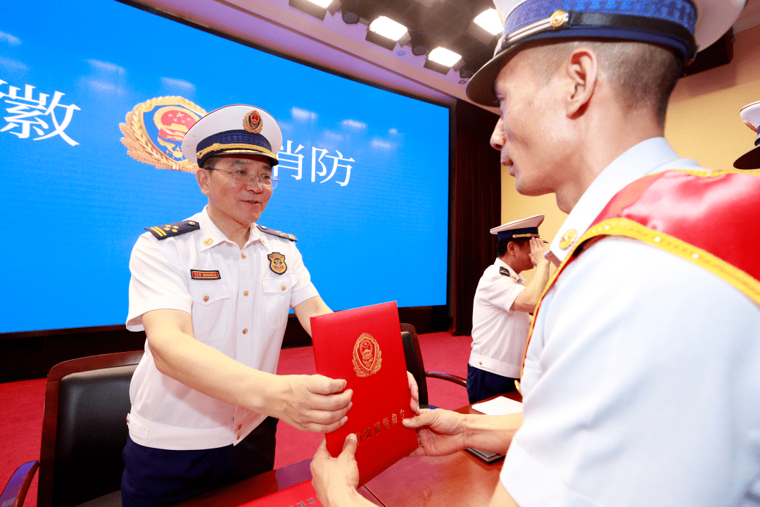 感恩 逐梦 奋进——安徽省消防救援总队隆重举行高级消防员晋升消防