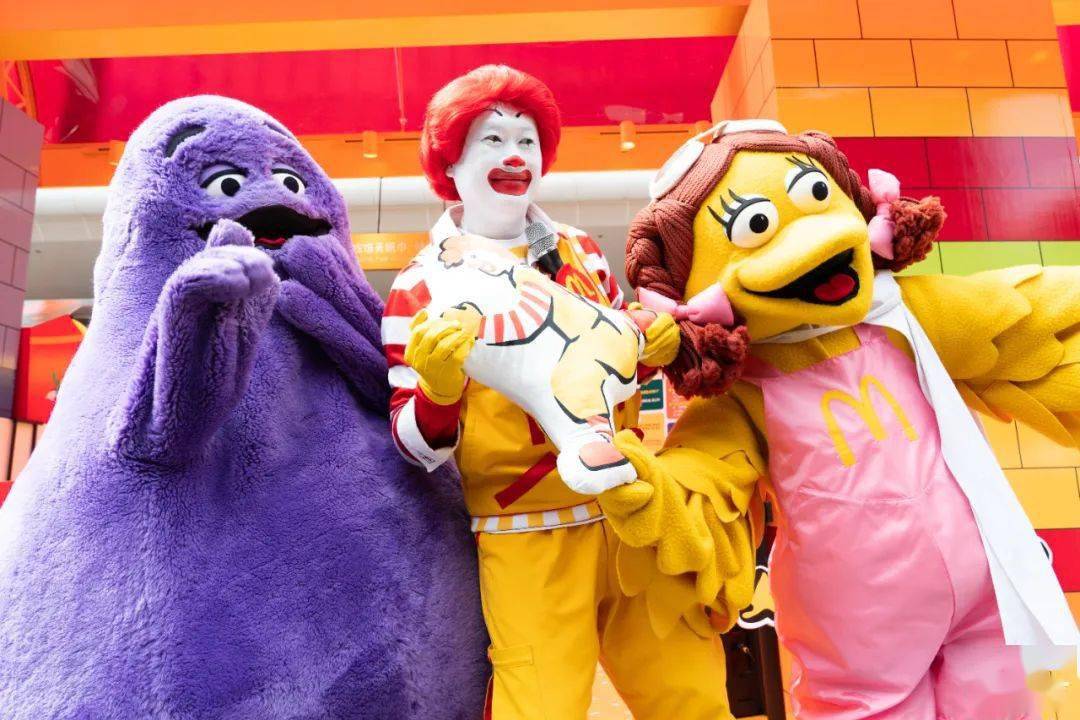六一儿童节,在麦当劳「一块开动同款童年」._麦乐鸡_造型_小朋友们