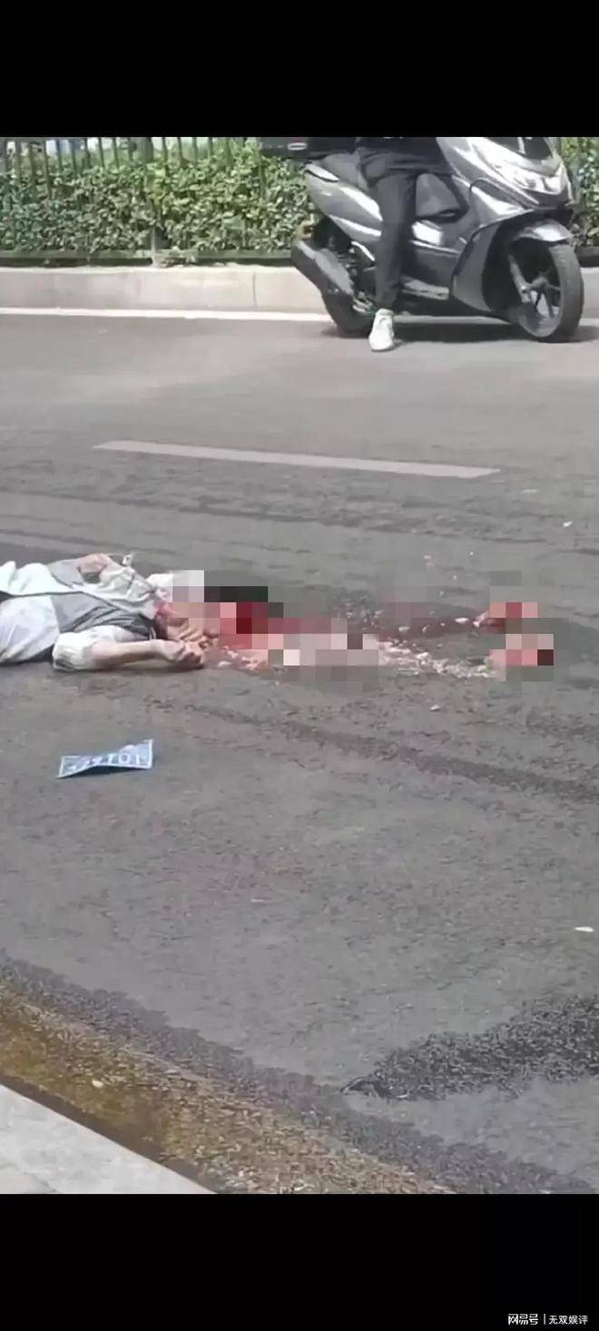 太原市府东街,发生一起车祸,一辆货车把一骑电动车的人,碾压了
