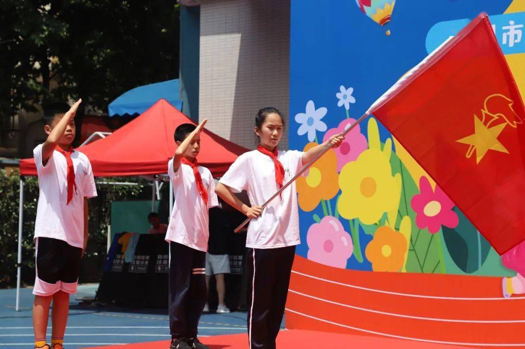 童心,童趣,童成长——2023年天长小学新生入队仪式_队旗_时刻_年级
