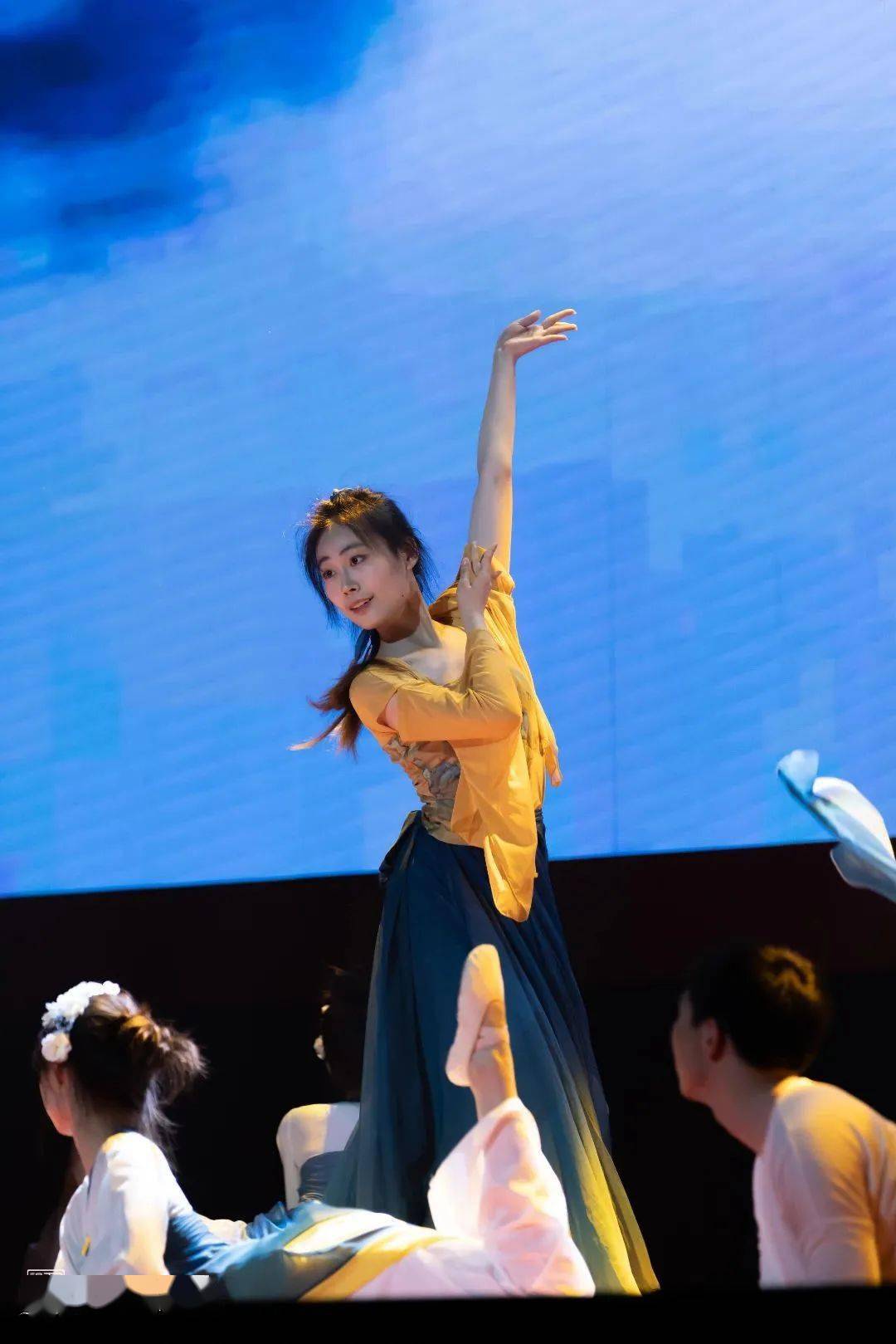 集体舞大赛 | 挥洒青春之汗水,记录时代之绚烂_舞蹈_舞台_展现