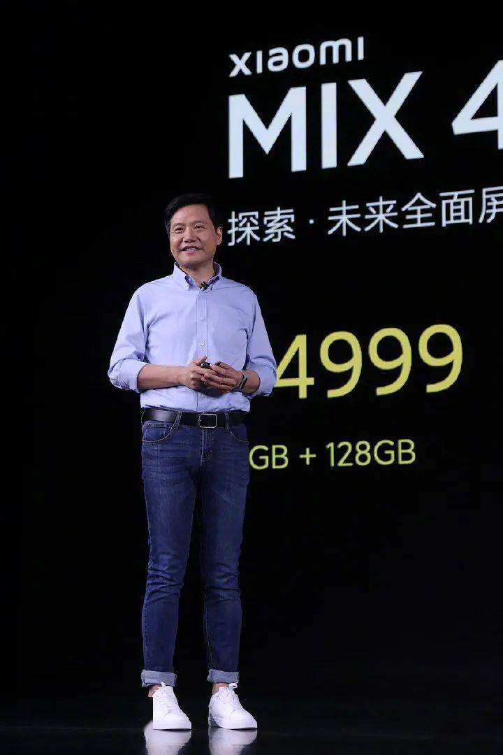 见过世面的中年男人,穿西服,衬衣都喜欢配牛仔裤,看雷军就知道_风格