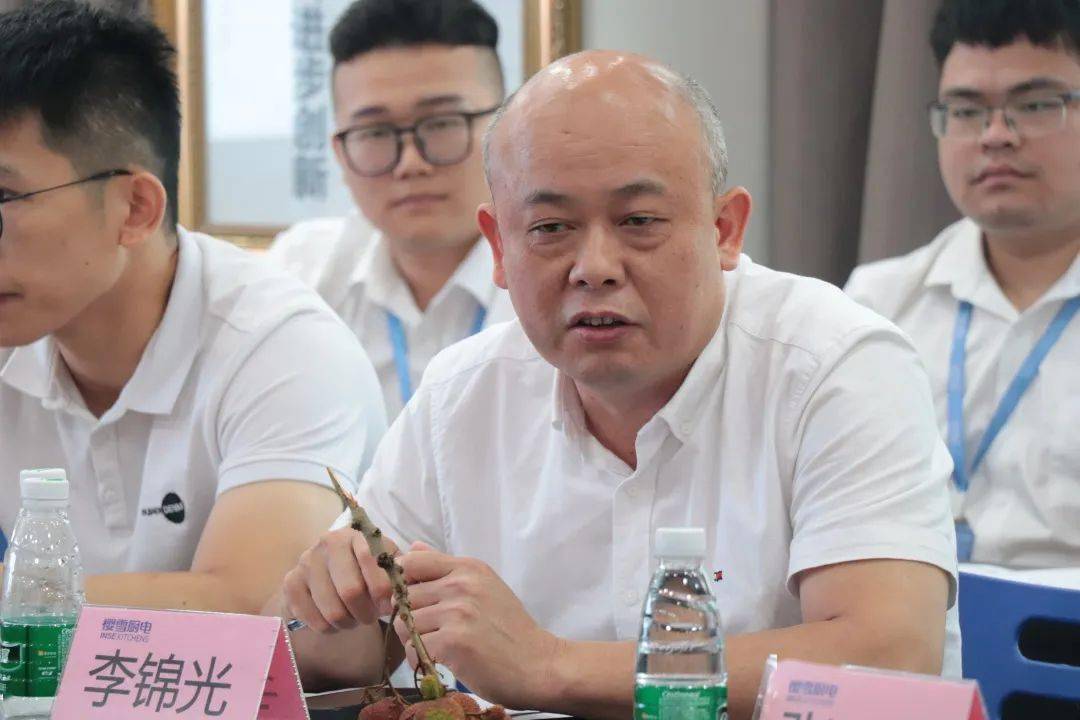 78运营商发言05抢占新渠道机遇与挑战并存李荣坤先生多次在会议上