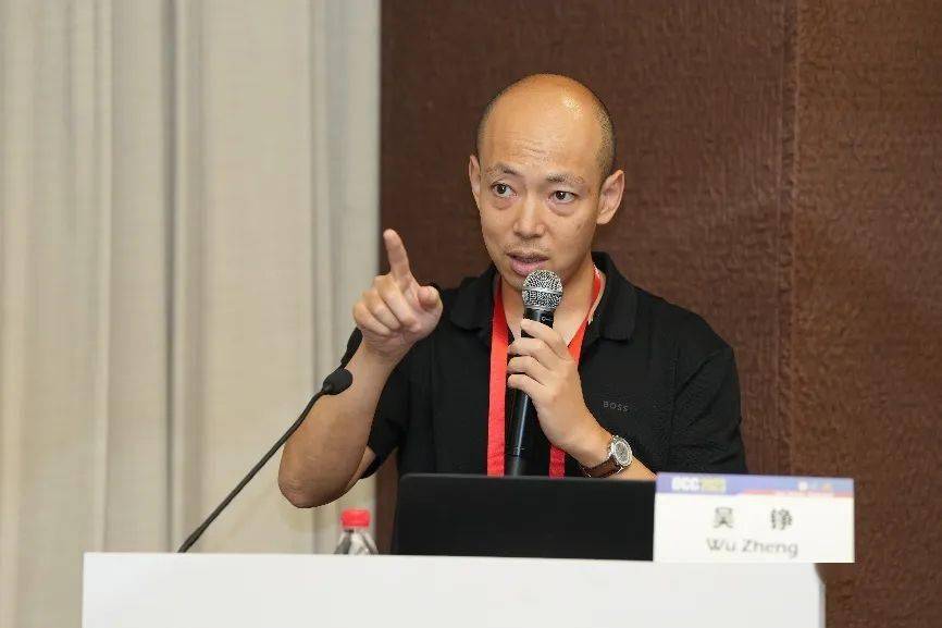 下半场伊始,朱洪斌教授率先带来左主干末端-前降支近段狭窄,前降支和