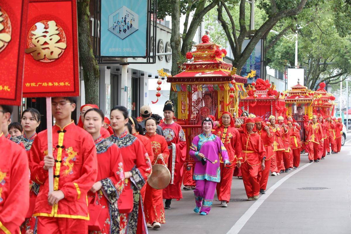 软衣式花轿图片