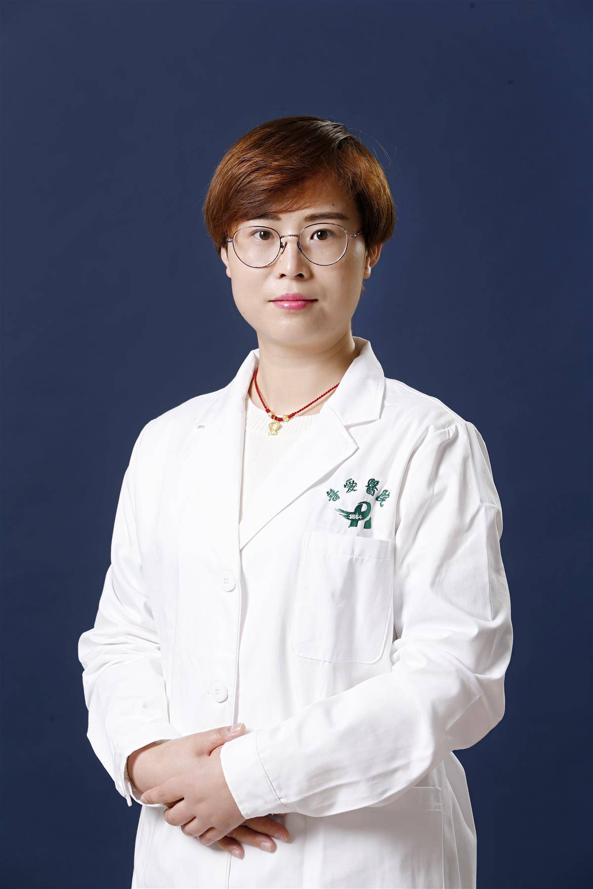 男子酒后晕倒地铁站台,女医生联手巡逻民警将其救醒_乘客_张佩茹