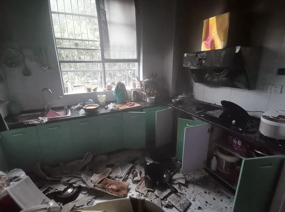 深圳一城中村房屋浓烟滚滚,屋内独居老人熟睡不醒……_厨房_灶台_居民